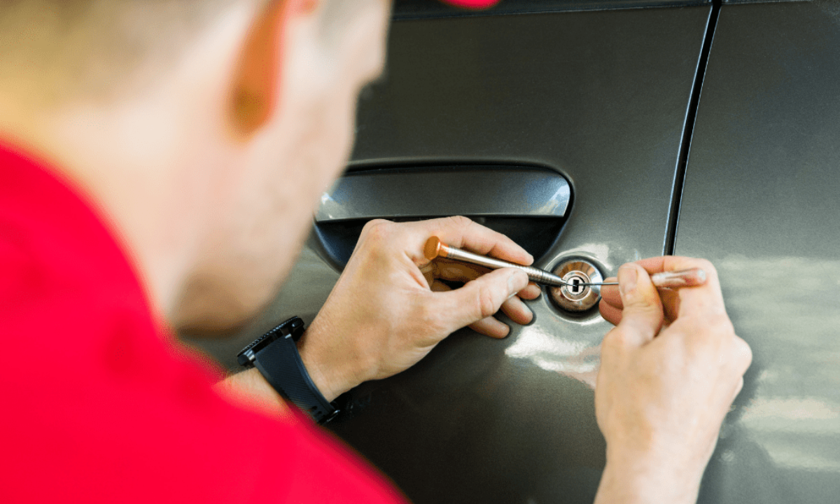 How Automotive Locksmith Keep Your Car Safe