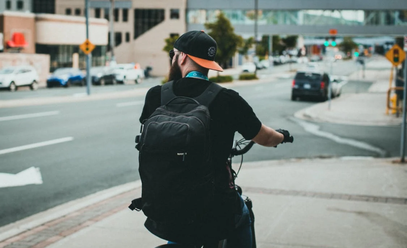 Need a Lightweight Messenger Bag for Cycling to Work?