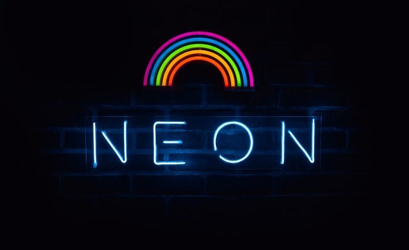 How to Choose the Perfect Color for Your Neon Décor