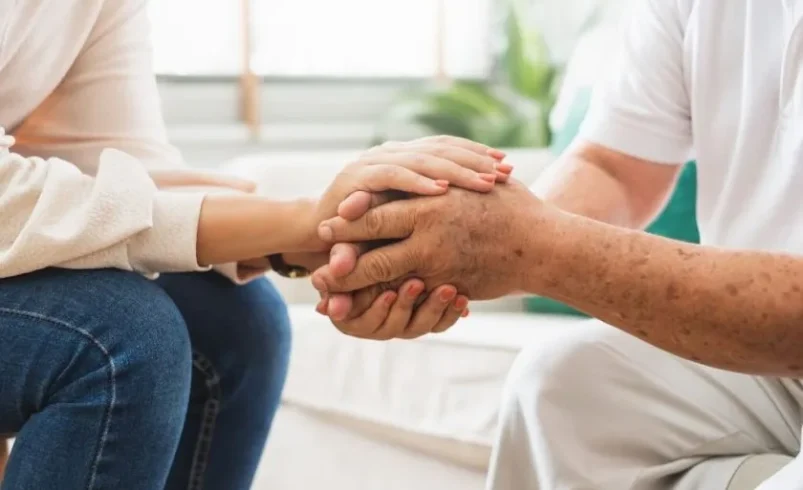 The Role of Structured Environments in Preventing Early Recovery Relapse